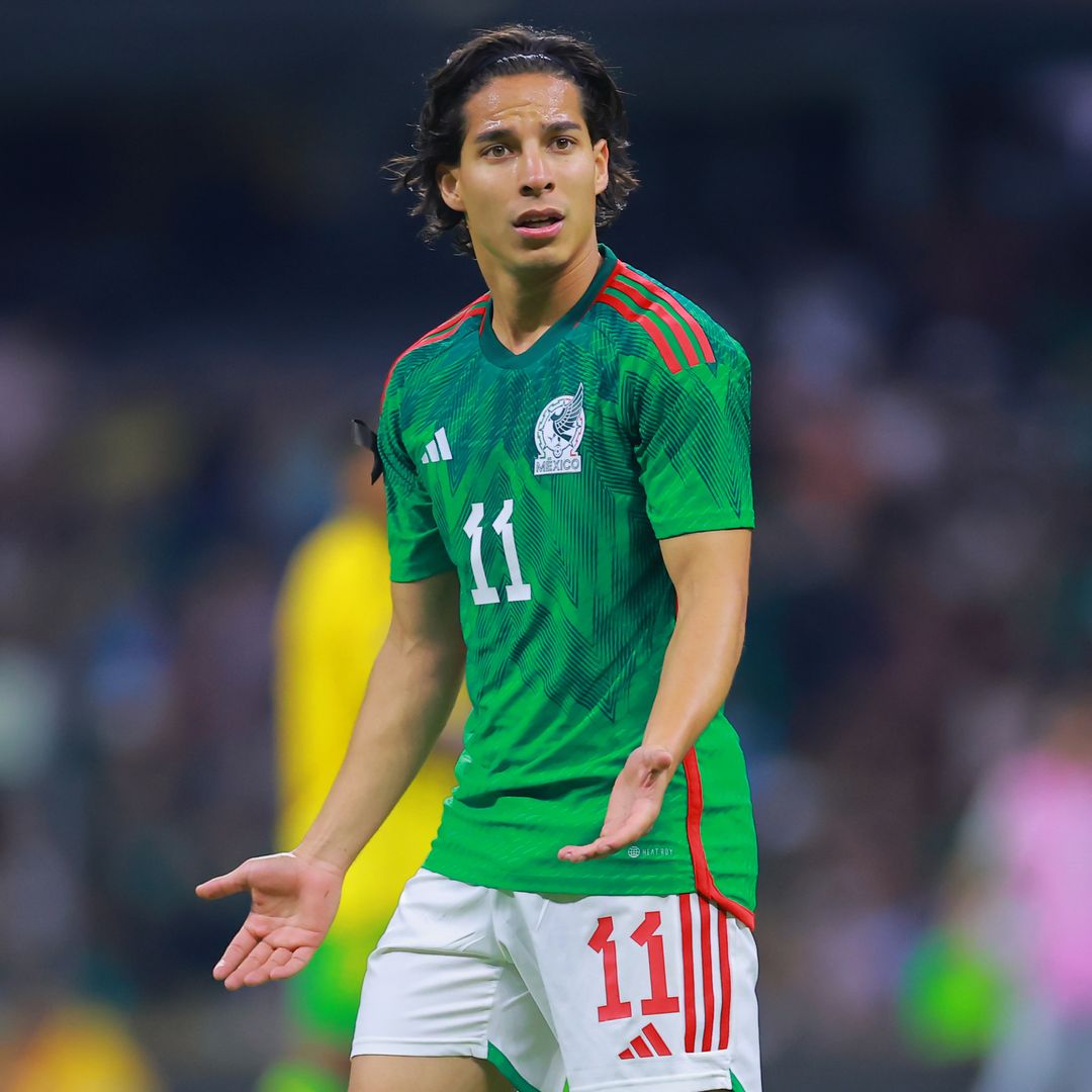 Diego Lainez durante un partido de la Selección Mexicana